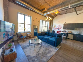 McCormick place luxury Penthouse Duplex with personal rooftop with optional parking for 8 guests